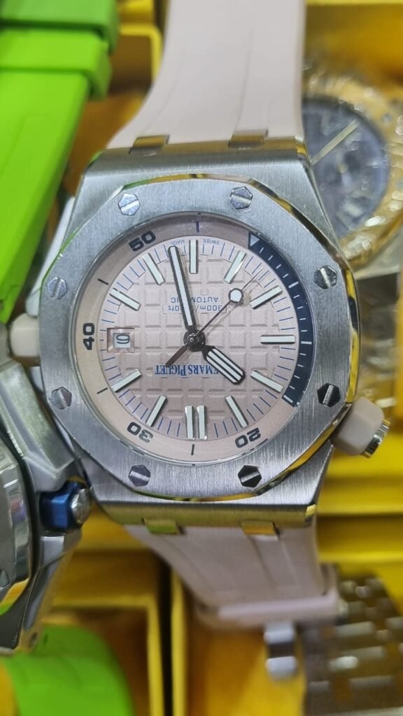 Relogio Audemars Piguet Royal Oak Offshore Diver-Bege
